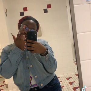 Meet your Posher, Chrystiona